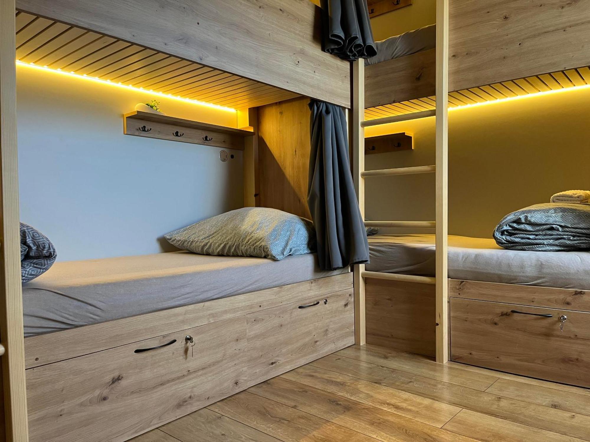Sherpa'S Hostel High Tatras Štrbské Pleso Kültér fotó